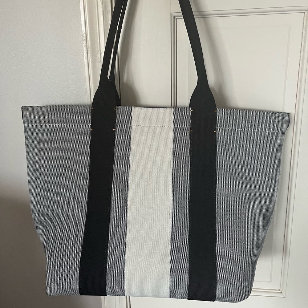 Rothy’s Essential Tote Bag Purse in Gray Mist